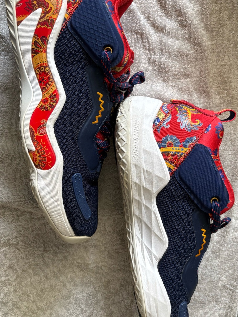Adidas DON Issue 3 J Bel-Air Dark Blue Red size 12